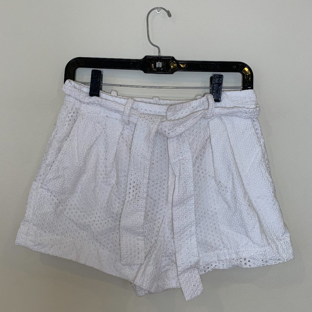 Pleated White Lace High-waisted Shorts